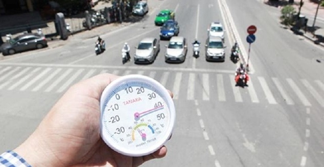 Miền Bắc ngày nắng nóng, chiều tối mưa to