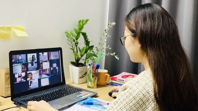 Siêu bão Ragasa áp sát, trường học chuyển sang học trực tuyến để đảm bảo an toàn