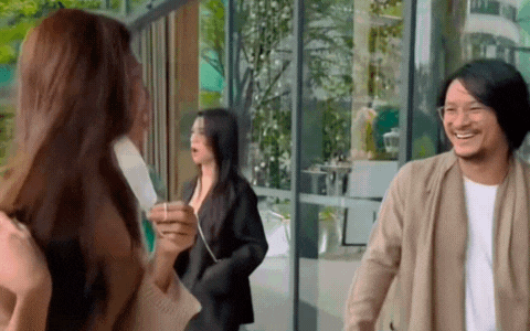 Lộ clip Hoa hậu Thuỳ Tiên xuất hiện, được bà Phạm Kim Dung ôm khóc?