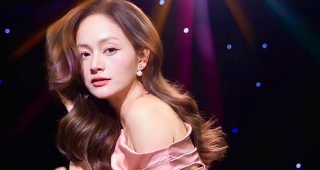 Lan Phương nói rõ lý do thường xuyên chia sẻ chuyện ly hôn chồng Tây