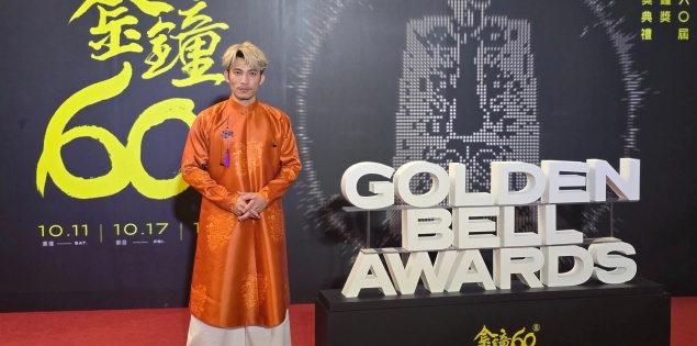 HOT: Lần đầu có diễn viên Việt Nam thắng Thị đế Kim Chung, mặc áo dài lên nhận giải trông oách vô cùng
