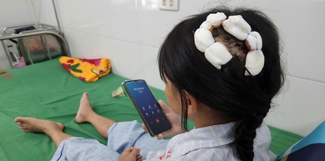 Bé gái bị cha dượng dùng búa bạo hành: Lời kể nghẹn ngào của nạn nhân