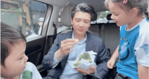Hơn 1 triệu người theo dõi anh chồng Đỗ Mỹ Linh làm điều giản dị này với các con trên xe ô tô