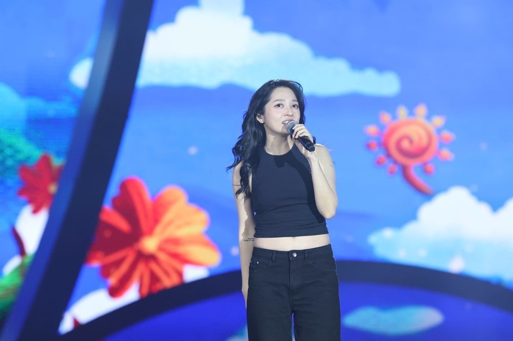 Bảo Anh lên tiếng xin lỗi khán giả vì sự cố trang phục xuề xòa