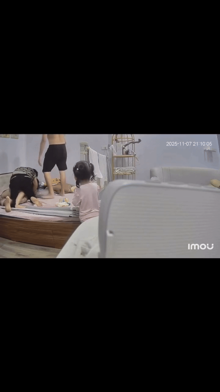 Xôn xao clip vụ mẹ chồng đè lên người, nắm tóc con dâu mới sinh gây phẫn nộ