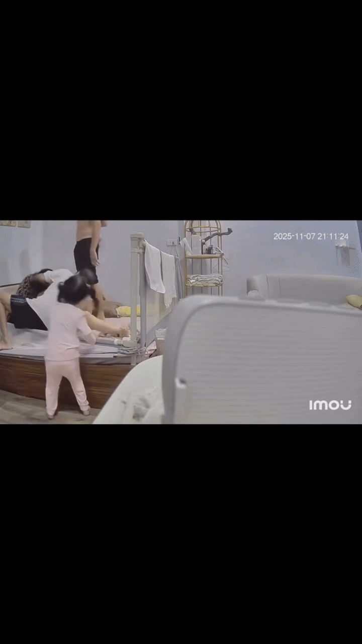 Xôn xao clip vụ mẹ chồng đè lên người, nắm tóc con dâu mới sinh gây phẫn nộ