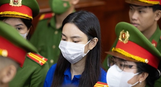 Lời khai đầu tiên của Thùy Tiên trước tòa, không nhận là Hoa hậu, trình độ 12/12