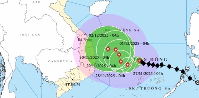 Bão số 15 diễn biến bất ngờ, mạnh lên 4 cấp
