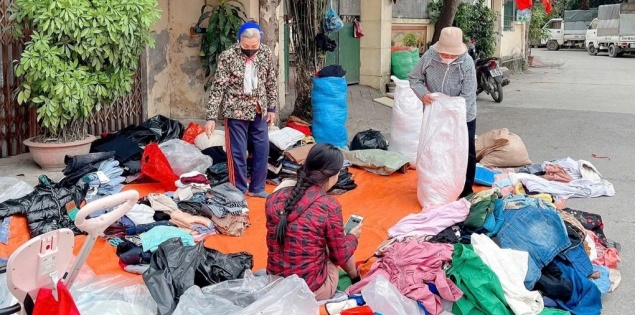 Tìm thấy vàng trong đồ từ thiện, người phụ nữ Hà Nội đăng tin tìm chủ nhân