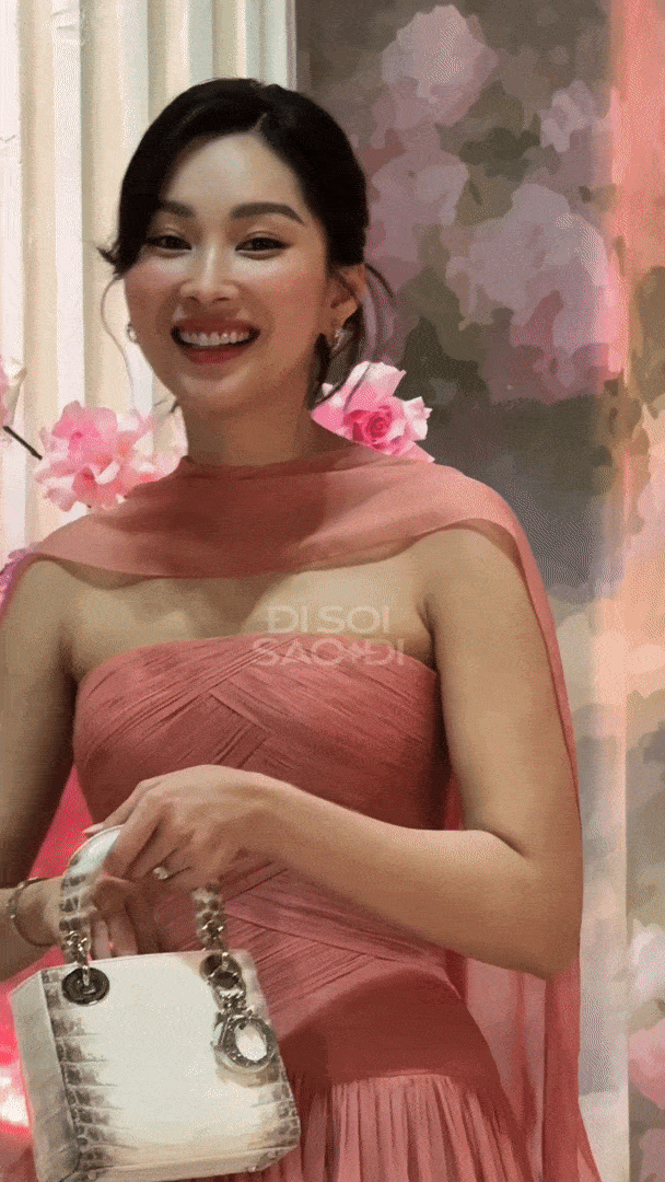 Hoa hậu Đặng Thu Thảo hiếm hoi lộ diện tại đám cưới con gái tỷ phú, nhan sắc thần tiên tỷ tỷ bao năm không đổi