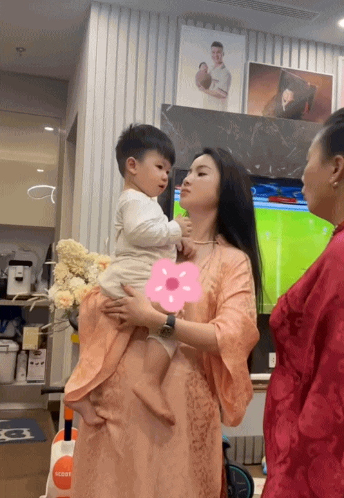 Chu Thanh Huyền cứng trước hành động chưa đẹp của con trai