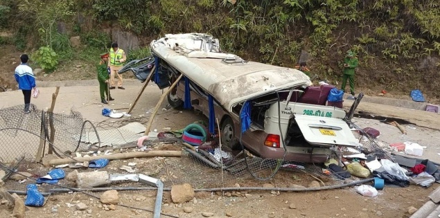 Vụ lật xe chở đoàn thiện nguyện: Nhiều bệnh nhân chuyển về Hà Nội