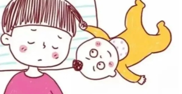 Hóa ra bé túm tóc mẹ là vì... yêu mẹ