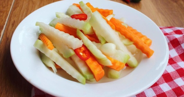 Cách làm su hào cà rốt ngâm chua ngọt giải ngán ngày Tết