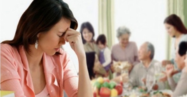 Tết tối giản: Bỏ bớt mâm cao cỗ đầy, giữ lại sự an yên cho người phụ nữ trong nhà

