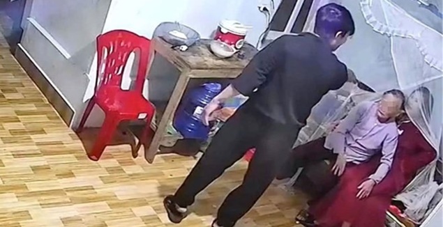 Diễn biến mới vụ con trai đánh mẹ già gãy tay tối mùng 3 Tết ở Nghệ An
