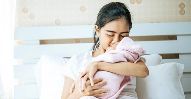 Mẹ chồng bắt con dâu ở cữ không ăn muối, không tắm, không đánh răng bị nhiễm trùng nặng, băng huyết nguy kịch