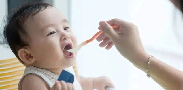 Một câu nói của bà nội khiến người mẹ trẻ đi làm “vỡ tan”: Ai thực sự thấu hiểu nỗi nhọc nhằn của những bà mẹ thời hiện đại?