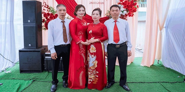 Đám cưới “lạ đời” ở Quảng Ninh: Cô dâu chú rể ở nước ngoài, hai họ tại Việt Nam tự “trao dâu nhận rể”