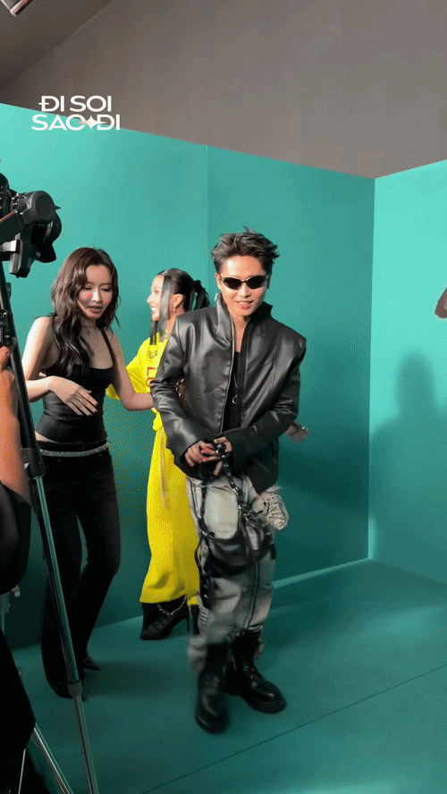 Tăng Duy Tân công khai nắm tay Bích Phương giữa chốn đông người