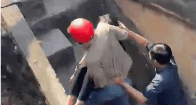 Người đàn ông nhảy sông "tử thần" cứu cô gái rồi lặng lẽ rời đi