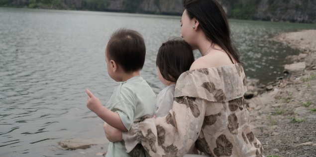 Phương Oanh cập nhật cuộc sống bên 2 con