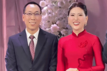 Mẹ chồng U50 gây sốt với visual rạng rỡ, trẻ trung như chị gái của con trai