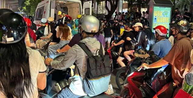 Hà Nội: Người phụ nữ bị tấn công trên đường Xuân Thủy, gục tại chỗ