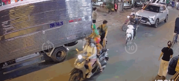 Vụ ô tô tông liên hoàn tại Hà Nội: Nữ tài xế có biểu hiện "lạ"