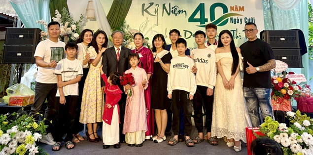 Bắc Ninh: Con rể dựng rạp tổ chức "đám cưới lần 2" cho bố mẹ vợ, xóm làng khen ngợi