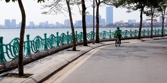 Dự báo thời tiết 24/4/2026: Mưa giông lan vào Trung Bộ, miền Bắc vẫn mát