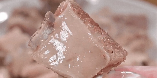 Đổi gió ngày nghỉ lễ với món sườn ủ muối thơm mềm, dễ làm mà “hao cơm”