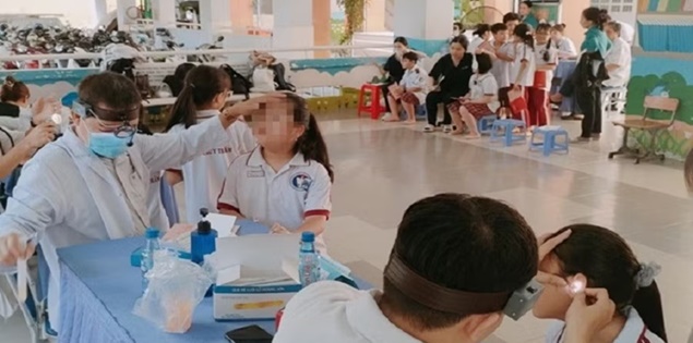 25 ca nghi ngộ độc ở trường tiểu học tại TP.HCM, có trẻ phải thở máy