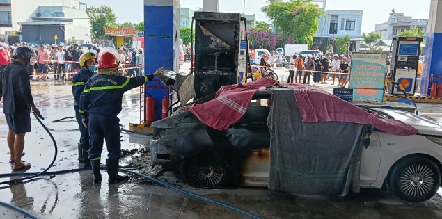 Vụ cháy ô tô 2 thiếu niên tử vong: Tài xế khai lý do không mở cửa xe