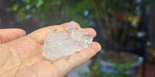 Miền Bắc đến Hà Tĩnh hứng mưa đá dữ dội: Hiếm gặp, còn kéo dài?
