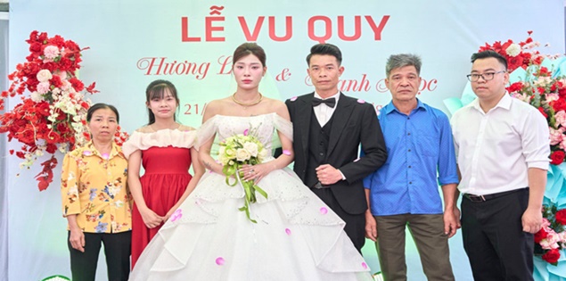 Bố mẹ chồng ở Phú Thọ làm 40 mâm cỗ cưới mừng con dâu tái hôn sau 10 năm góa bụa