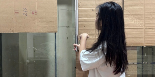 Hàng xóm áy náy sau vụ bé gái 4 tuổi bị cha dượng bạo hành