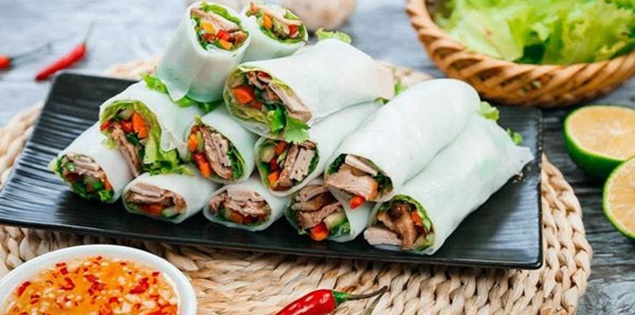 Phở cuốn thanh mát cho ngày hè, làm đơn giản mà cả nhà ăn ngon "hết veo"