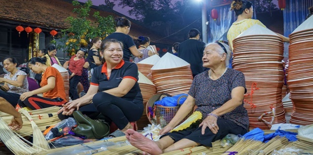 Khám phá nét độc đáo phiên chợ nón làng Chuông ở Hà Nội