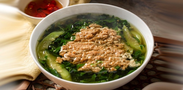Ngày nắng nóng ăn canh cua rau đay - Món ăn ký ức mùa hè của nhiều thế hệ