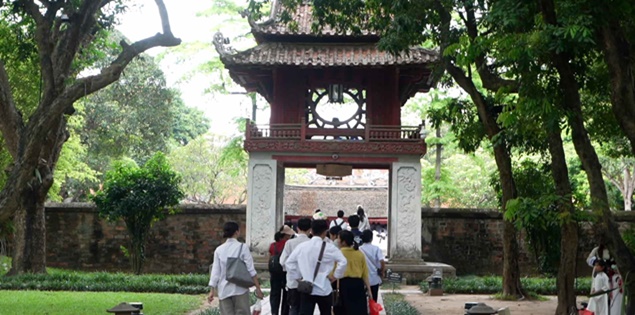 Văn Miếu - Quốc Tử Giám thành điểm đến của sĩ tử trước kỳ thi THPT Quốc gia

