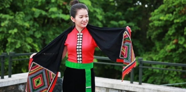 Chiếc khăn Piêu và những câu chuyện được thêu bằng chỉ màu
