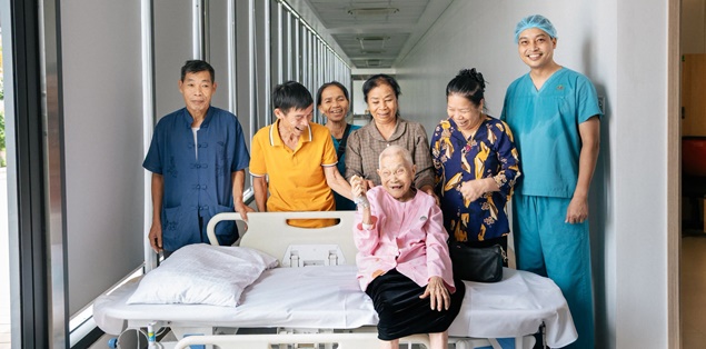 "Em bé" 109 tuổi và bài học về hạnh phúc tuổi già khiến nhiều người xúc động

