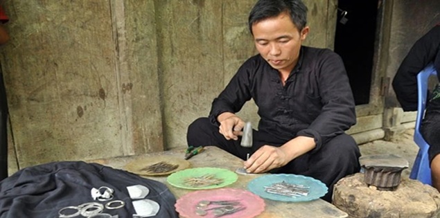 Nghề chạm bạc người Mông ở Sa Pa: Nhịp đập của một di sản văn hóa gìn giữ qua nhiều thế hệ

