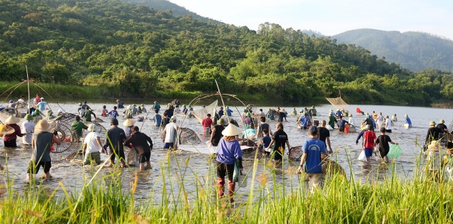 Độc đáo lễ hội đánh cá Vực Rào tồn tại hơn 3 thế kỷ