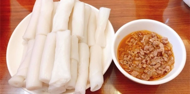 Món bánh trắng ngần có tên "gật gù" độc lạ ở Quảng Ninh
