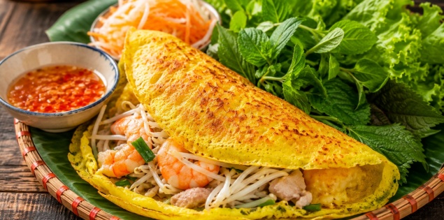 Một mẻ bánh xèo gắn kết cả gia đình trong ngày cuối tuần