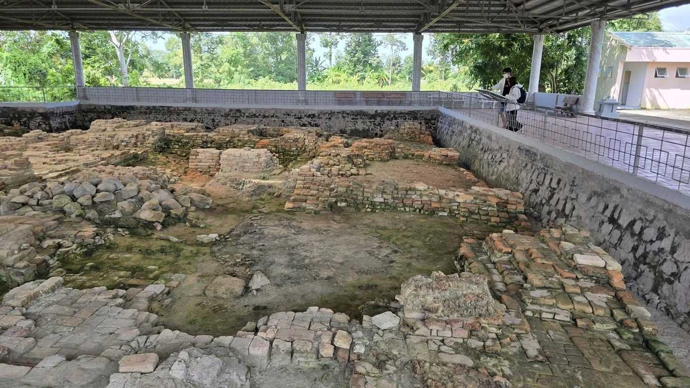Chuyên gia UNESCO thẩm định thực địa di tích Óc Eo - Ba Thê

