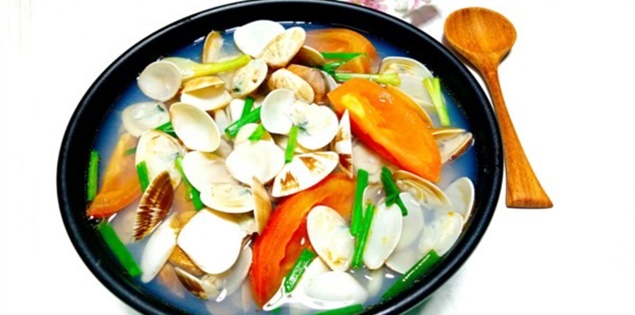 Vì sao người Việt thích ăn canh chua vào mùa hè?

