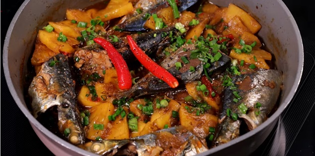 Cá nục kho dứa, đậm đà đưa cơm
